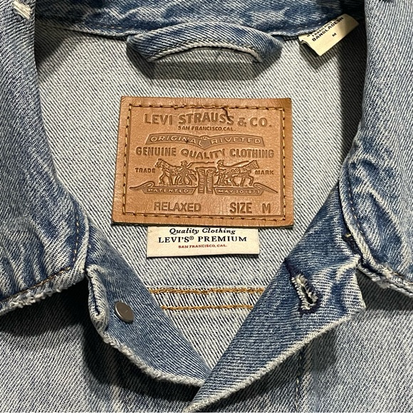 Levi's Light Wash Relaxed Fit Trucker Jacket - Picture 3 of 3